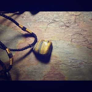 Tiger’s Eye Unisex Pendant W/Gifts!